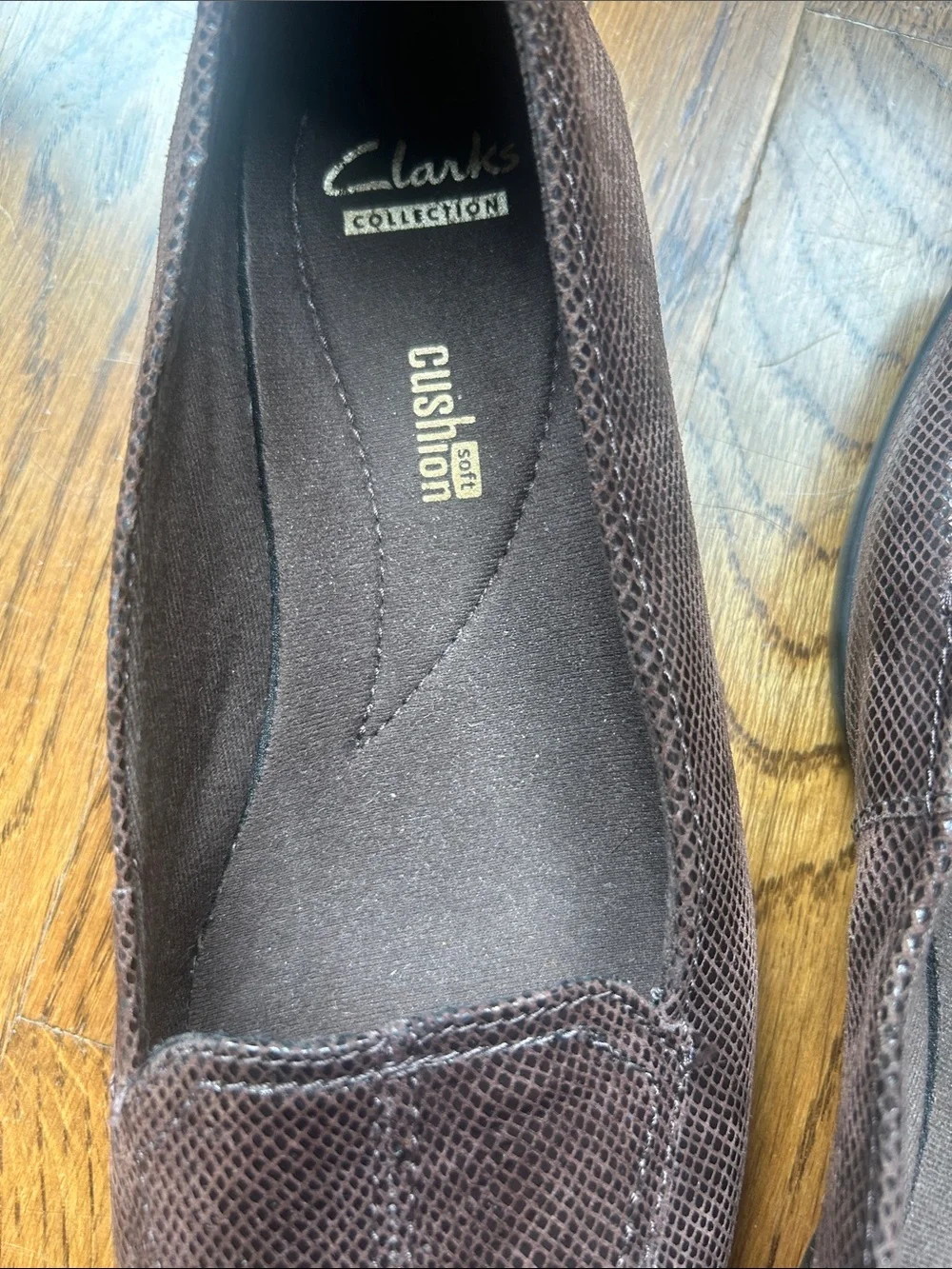 Clarks Cushion soft Women’s Dark Brown Textured Slip-On Loafers 8M/39M